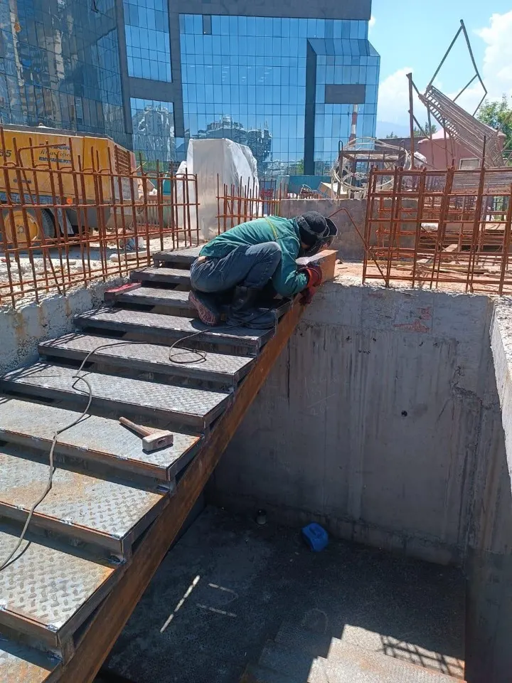 Монтаж лестничного марша