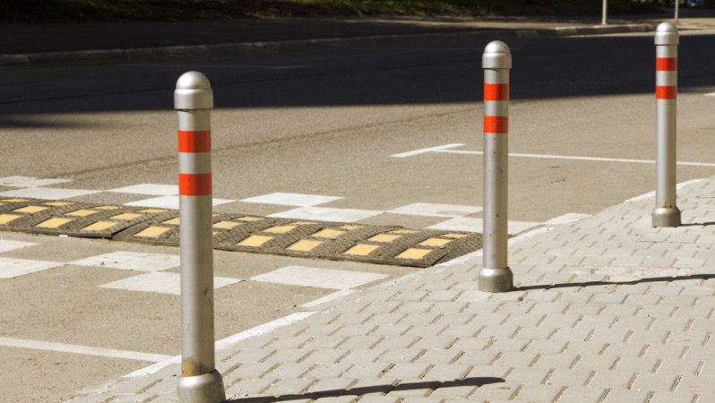 Элементы дорожной инфраструктуры из металла